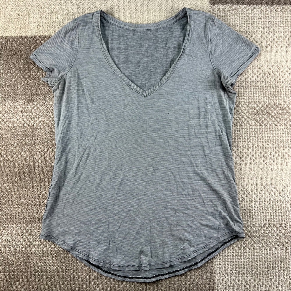 Lululemon Love Tee V-Neck Short Sleeve Shirt Gray White Striped Size 8 18.5X24